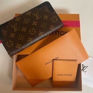 Authentic Louis Vuitton retiro zippy wallet SOLD